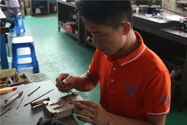 塑膠模具廠(chǎng)——博騰納精工細(xì)作只為客戶(hù)滿(mǎn)意